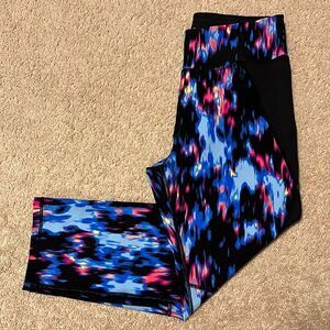 Calvin Klein Size Medium Capri Style Leggings